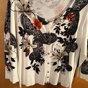 STUNNING WHITE HOUSE BLACK MARKET SPRING SWEATER SET